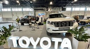 Bárki megrendelheti a Toyota márkakereskedésekben a most hétvégén a FeHoVa-n kiállított Hilux és Land  Cruiser garanciális átalakításokat